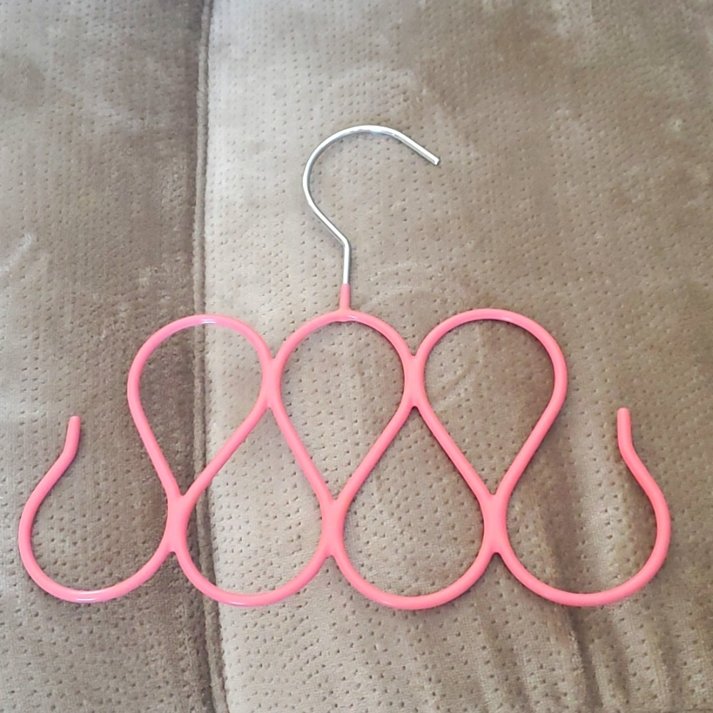 Scarf hanger! Excellent condition 🤩